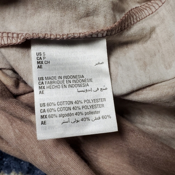 Style & Co Camouflage V-neck Tshirt in Tan - Picture 6 of 6